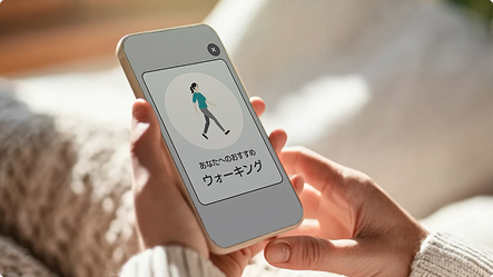 スマートフォンの画面に健康に関するアドバイスが表示されている様子